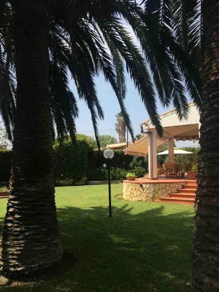 Le Tre Palme Villa Fontane Bianche Exterior foto