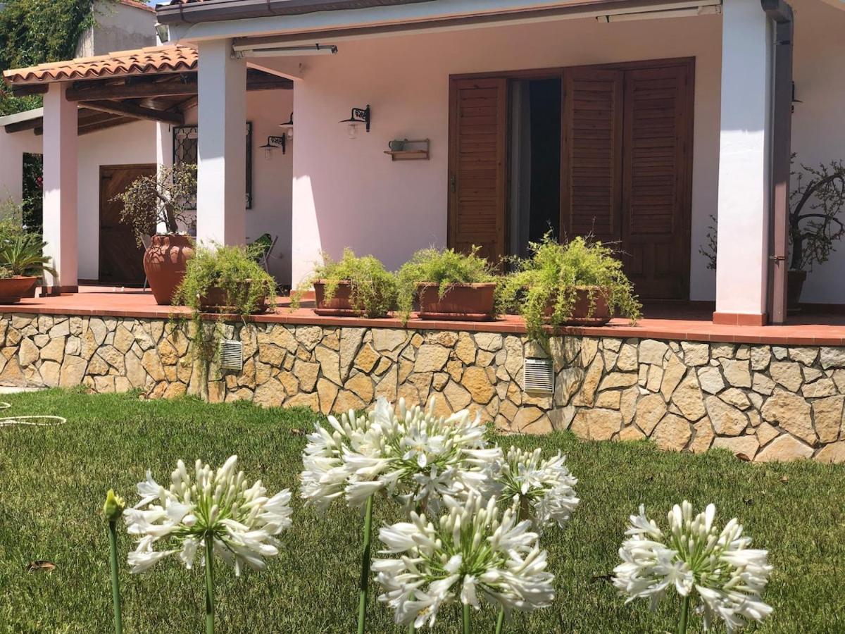Le Tre Palme Villa Fontane Bianche Exterior foto