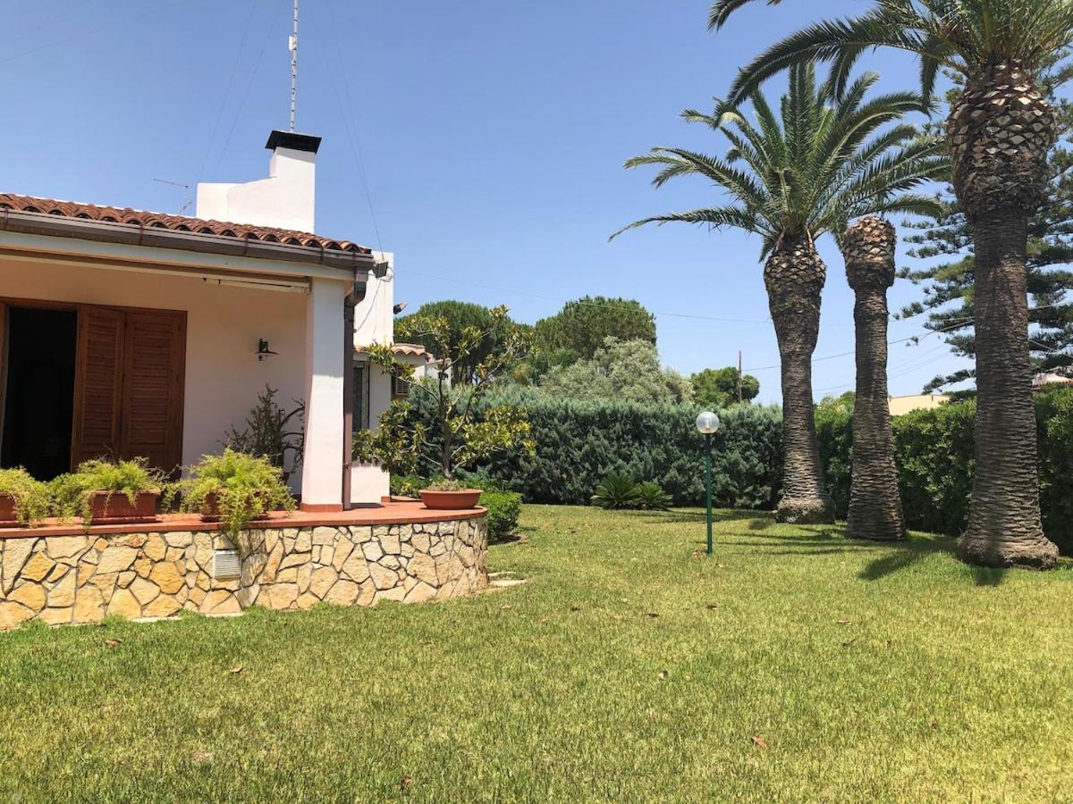 Le Tre Palme Villa Fontane Bianche Exterior foto