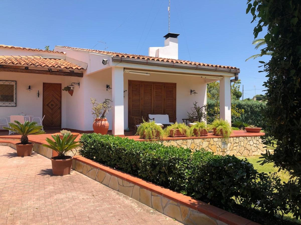 Le Tre Palme Villa Fontane Bianche Exterior foto