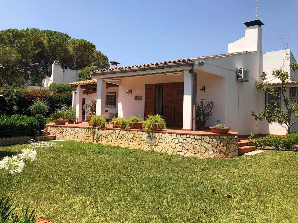 Le Tre Palme Villa Fontane Bianche Exterior foto